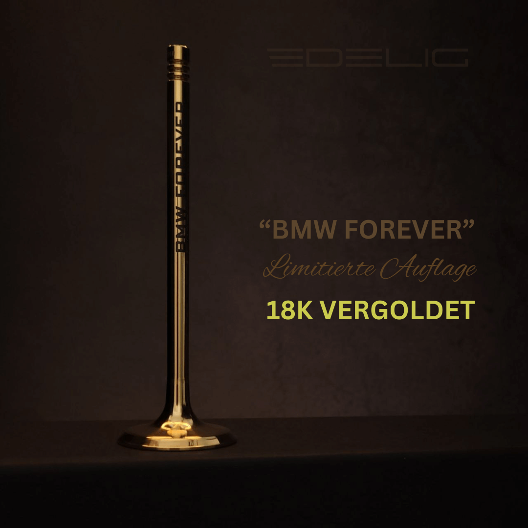 Ein außergewöhnliches Souvenir. Als Basis dient ein sorgfältig aufbereitetes Einlassventil aus einem gebrauchten M52 BMW-Motor. Das Ventil ist mit 18K vergoldet und einer Lasergravur „BMW FOREVER“ versehen. Ventil stehend abgebildet