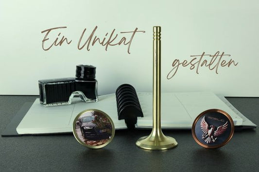 Gestalten Sie die Auflagefläche des Standfußes nach Ihren Wünschen. Personalisieren Sie ihn mit einem Logo, Wappen oder einer beliebigen Grafik. Tintenroller V4INK eignet sich ideal als besonderes Geschenk für außergewöhnliche Anlässe.