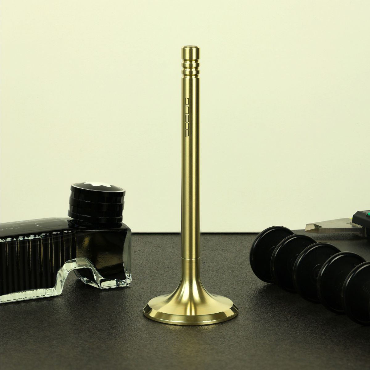 Füllfederhalter V4INK in PVD- Hellgold