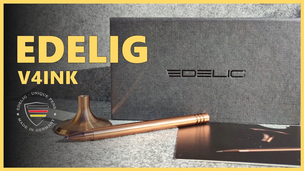 Video laden: Wir packen heute den Edelig V4INK zusammen aus und ich zeige Euch Design, Verarbeitung und Schreibgefühl. ✍️ Edles Finish, präziser Lauf – schreibt so der Rollerball mit Motor DNA im Alltag?